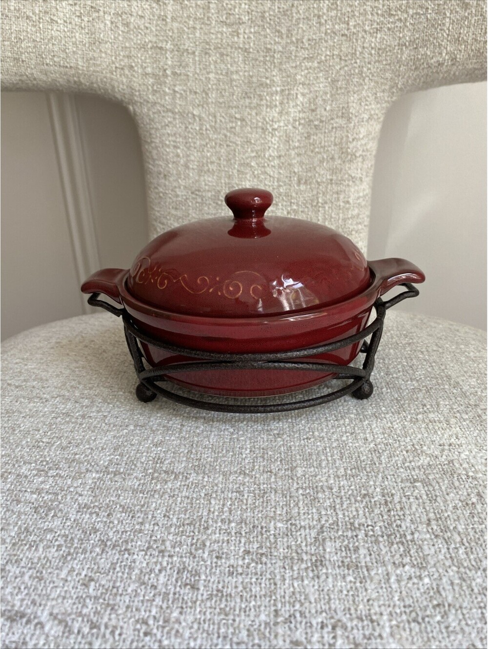 Tastefully Simple Brick Red 3 PC Set Dip Ceramic 6"Crock W/Lid Iron Serving Rack